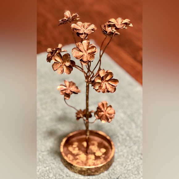 Gold Leaf Decor - Picture 1 of 4